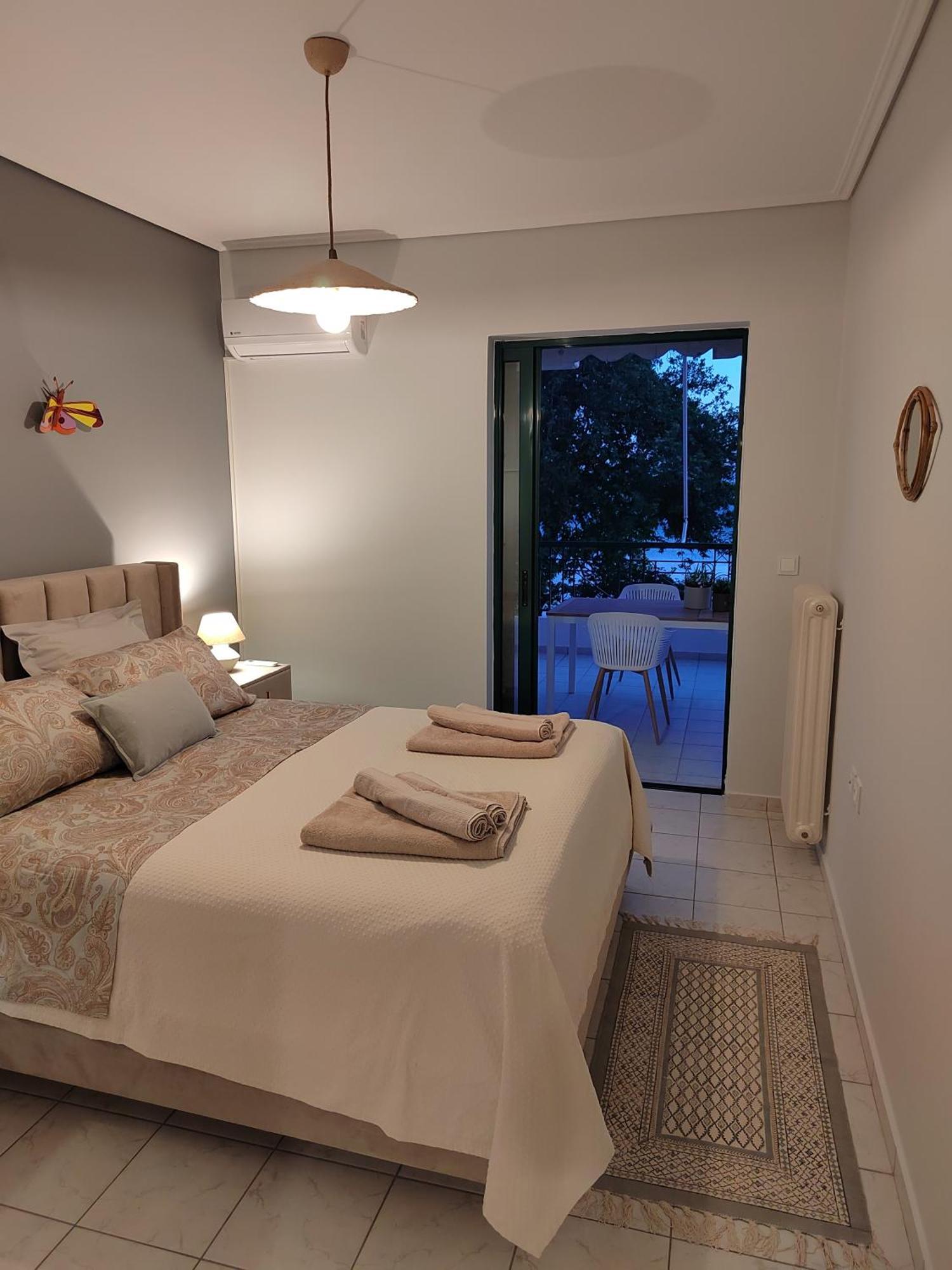 The Cozy Seaside Apartment Nafpaktos Exteriör bild